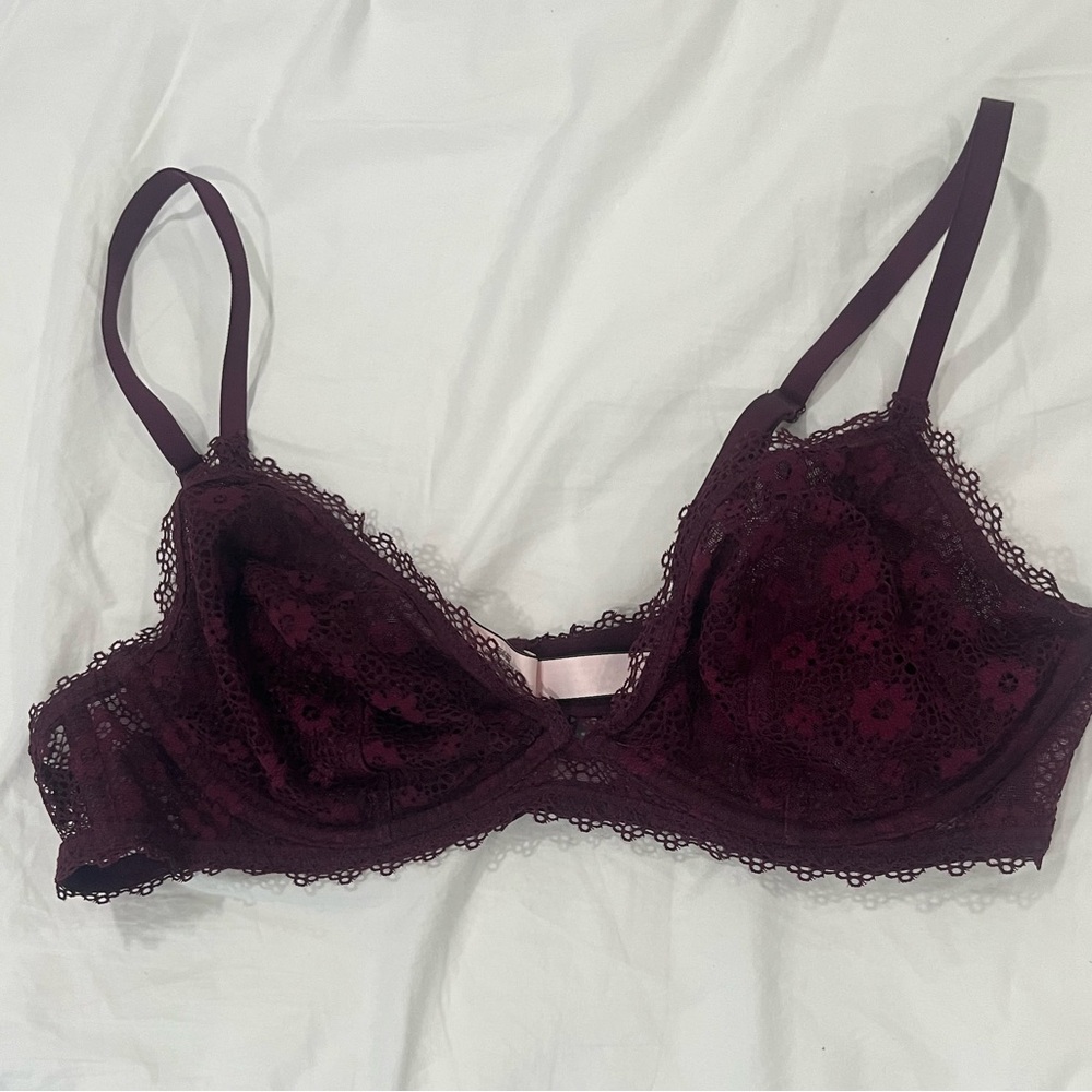 NWOT Victoria’s Secret Lace Bra Large